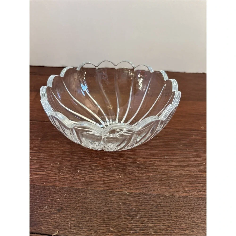 Mikasa Savoy Swirled Pedestal Crystal Clear Vintage Elegant Glass‎ Candy Bowl